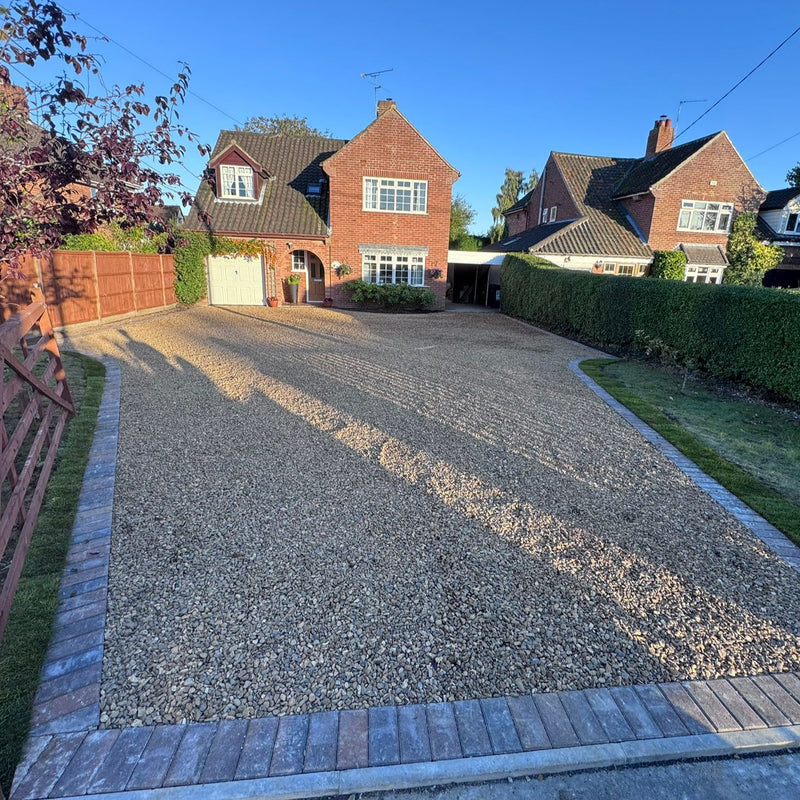 Cargar imagen en el visor de galería, Gravel driveway grids with 25mm beach stones
